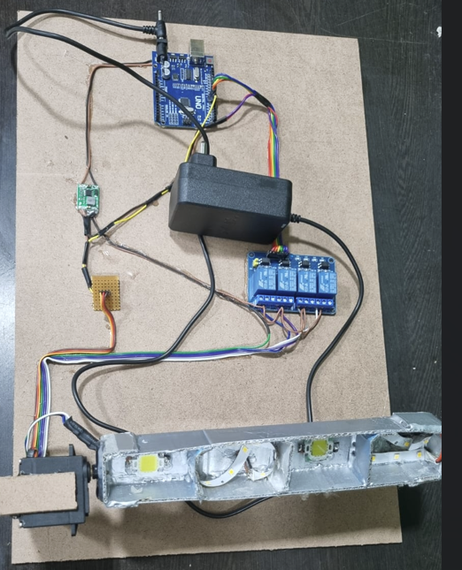 Dimming the Danger prototype, Arduino, relay module, LED assembly, servo