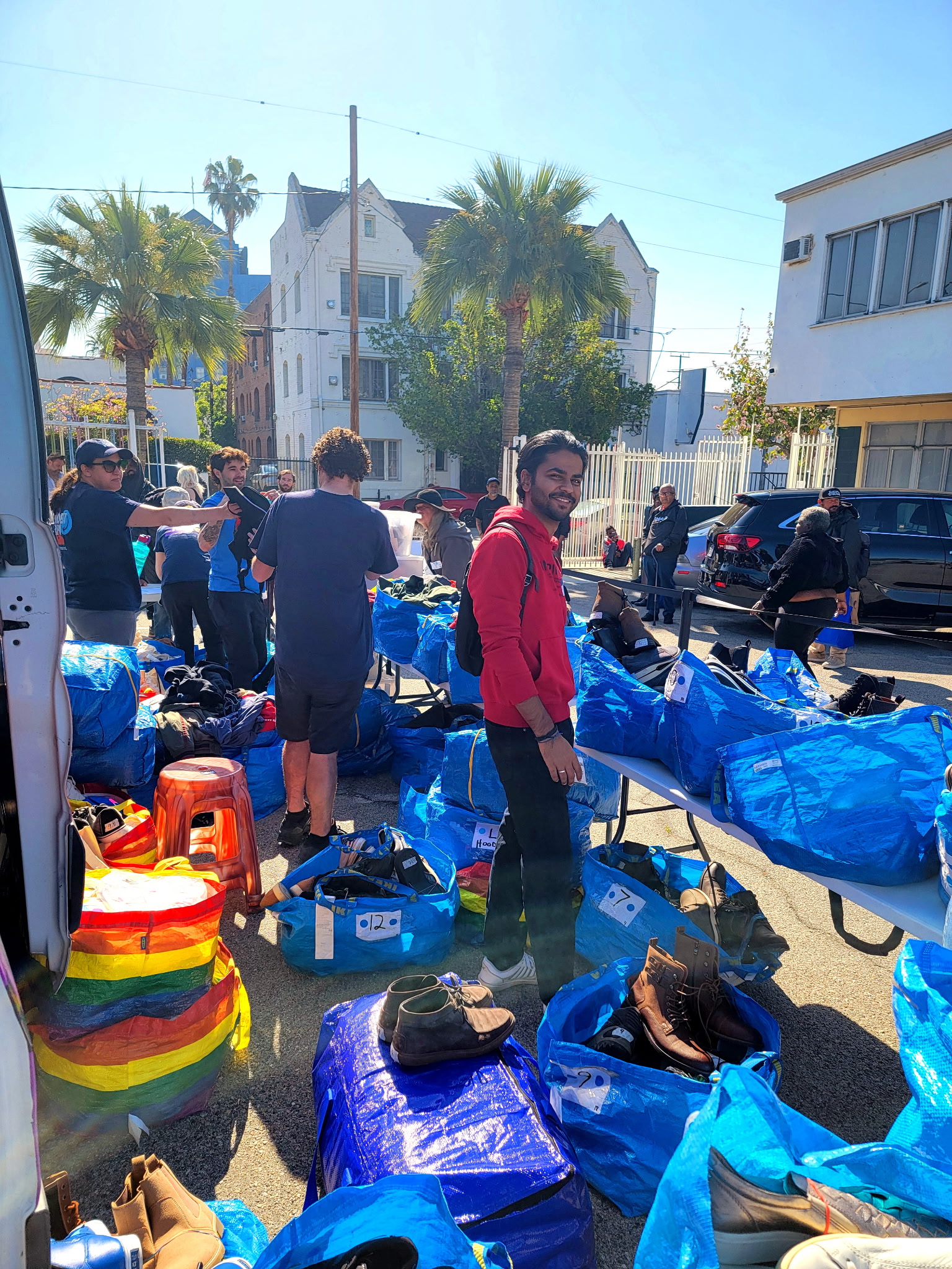 Project Ropa volunteer work